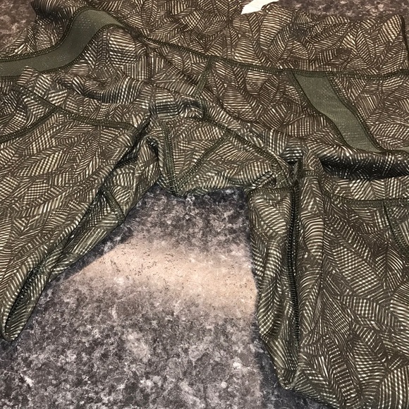 lululemon Cool To Street Crop Size 6 - Picture 7 of 8